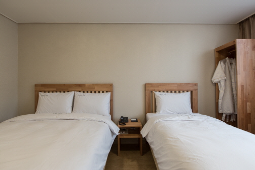 디럭스 트윈룸(더블+싱글)