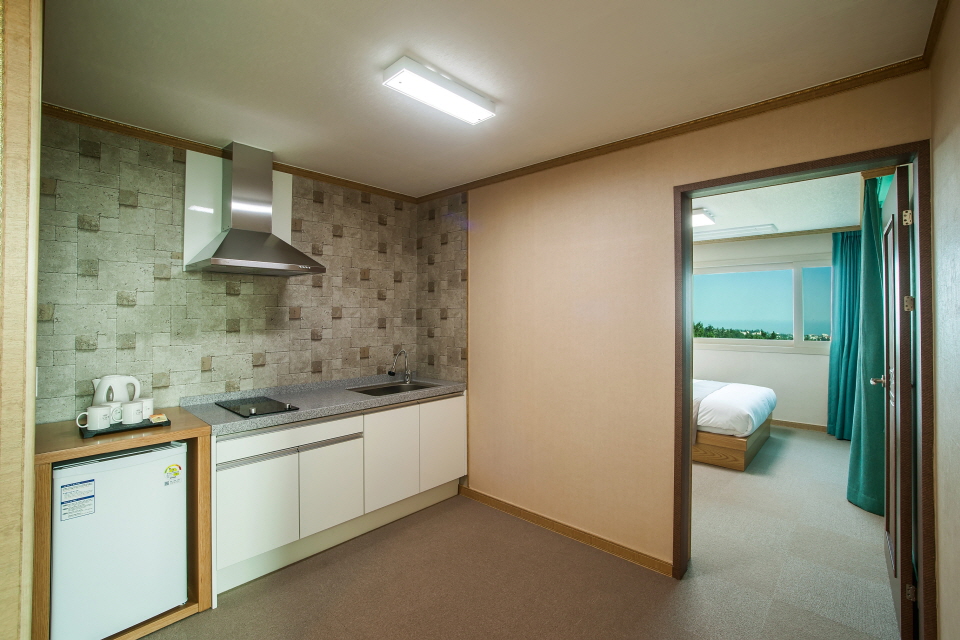 특실(룸2,욕실, 거실, 자쿠지)