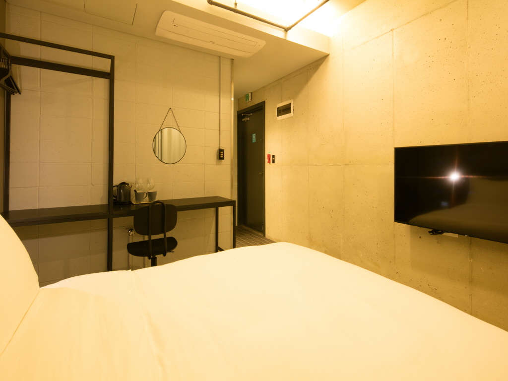 스튜디오 M (저층, 전망 없음)